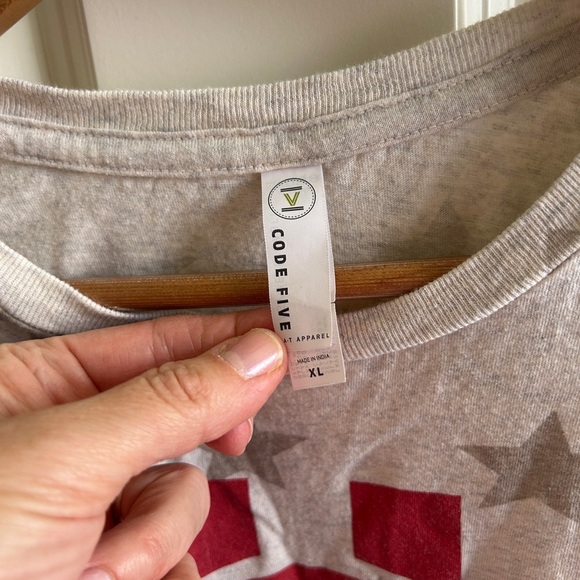 EUC size XL tee with stars, smiley , and O-K! Happy, okay, USA. Unisex - Picture 2 of 6